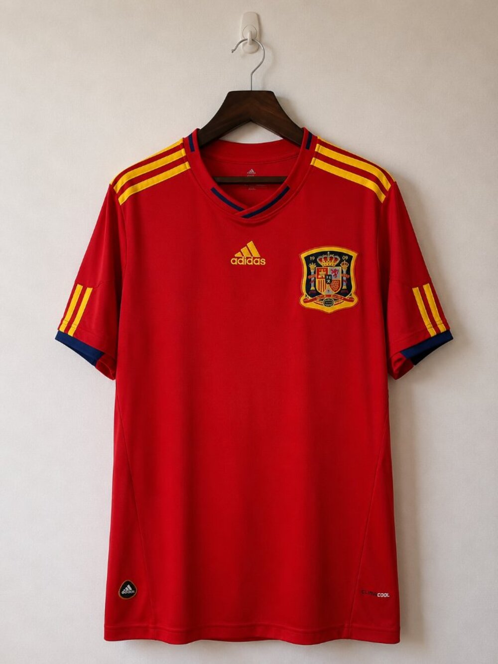 Retro Spain National Team Home Kit - 2009/2010 - Picture 1 of 2